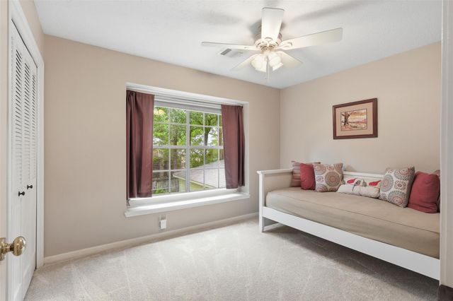 27 N Duskwood Place, The Woodlands, TX 77381