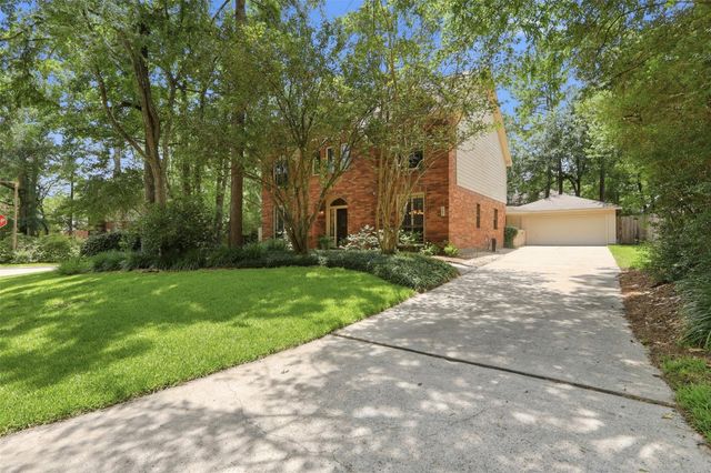 27 N Duskwood Place, The Woodlands, TX 77381