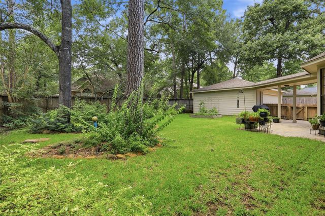 27 N Duskwood Place, The Woodlands, TX 77381