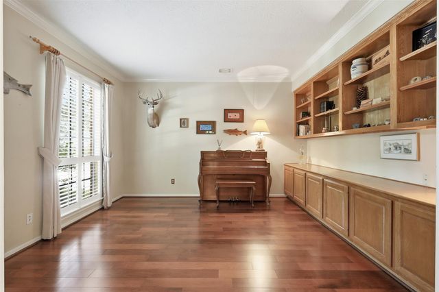 27 N Duskwood Place, The Woodlands, TX 77381