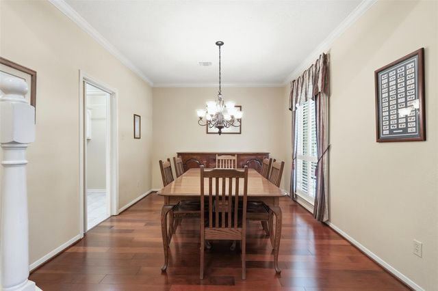 27 N Duskwood Place, The Woodlands, TX 77381
