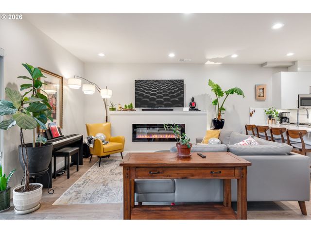 16562 Se SUNSHOWER Pl, Happy Valley, OR 97086