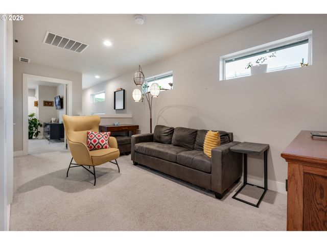 16562 Se SUNSHOWER Pl, Happy Valley, OR 97086