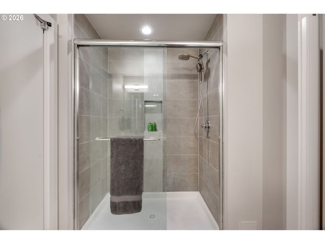 16562 Se SUNSHOWER Pl, Happy Valley, OR 97086