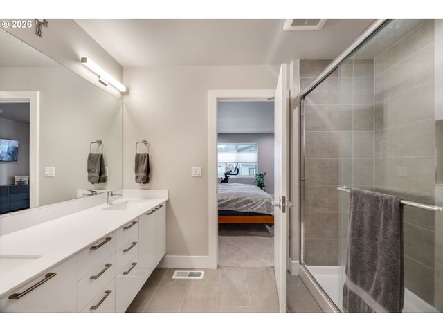 16562 Se SUNSHOWER Pl, Happy Valley, OR 97086