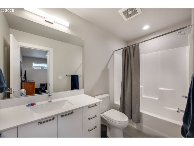 16562 Se SUNSHOWER Pl, Happy Valley, OR 97086