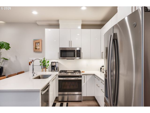 16562 Se SUNSHOWER Pl, Happy Valley, OR 97086