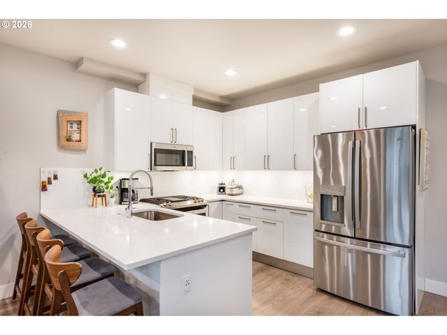 16562 Se SUNSHOWER Pl, Happy Valley, OR 97086