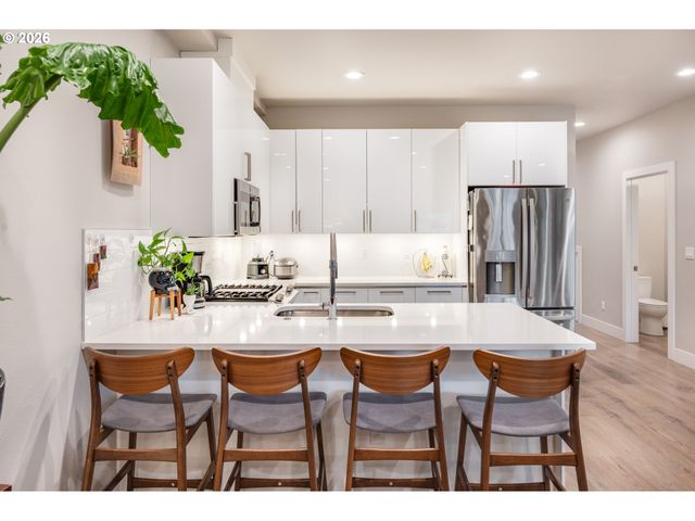 16562 Se SUNSHOWER Pl, Happy Valley, OR 97086