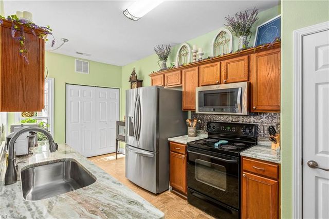 5780 Fox Ridge Lane, Winston-salem, NC 27104