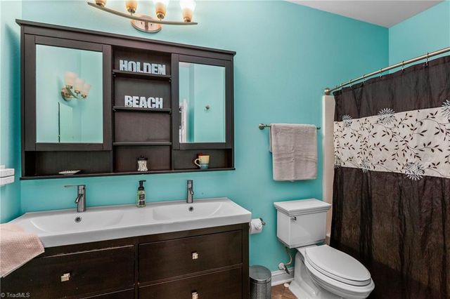 5780 Fox Ridge Lane, Winston-salem, NC 27104