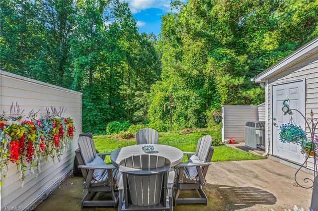 5780 Fox Ridge Lane, Winston-salem, NC 27104