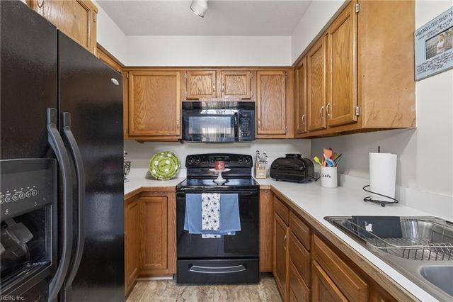 744 Rock Crest Ct Apt 301, Newport News, VA 23602