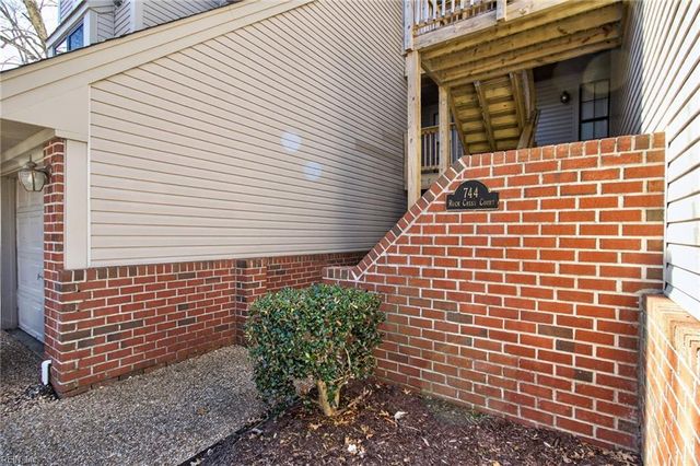 744 Rock Crest Ct Apt 301, Newport News, VA 23602