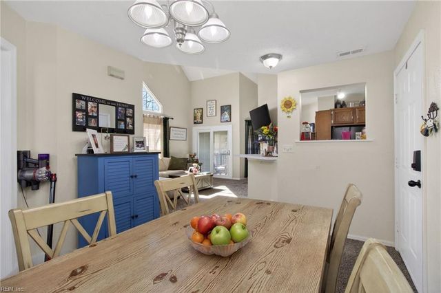 744 Rock Crest Ct Apt 301, Newport News, VA 23602