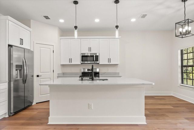 24 PLANTATION ROAD, Debary, FL 32713