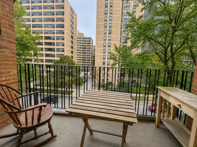 1633 E Hyde Park Boulevard 3C, Chicago, IL 60615