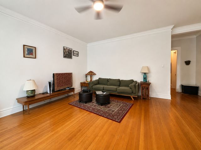 1633 E Hyde Park Boulevard 3C, Chicago, IL 60615