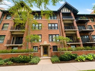 1633 E Hyde Park Boulevard 3C, Chicago, IL 60615