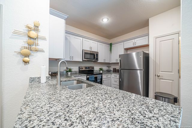 7616 MAGNOLIA VLG, San Antonio, TX 78252