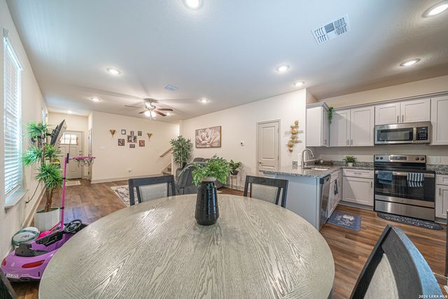 7616 MAGNOLIA VLG, San Antonio, TX 78252