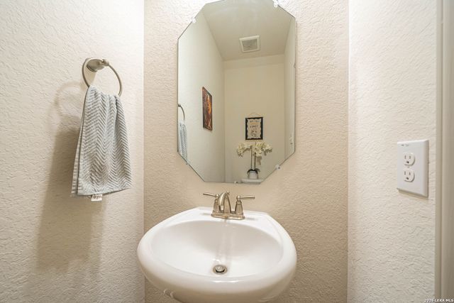 7616 MAGNOLIA VLG, San Antonio, TX 78252