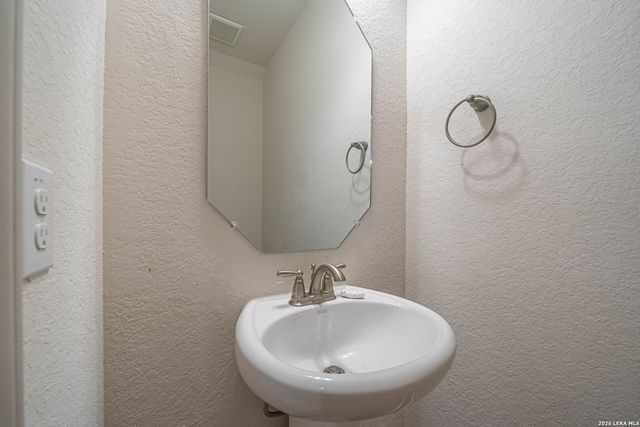 7616 MAGNOLIA VLG, San Antonio, TX 78252