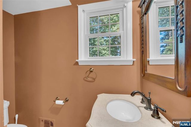 40 Rickland Road, Old Tappan, NJ 07675