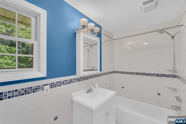 40 Rickland Road, Old Tappan, NJ 07675