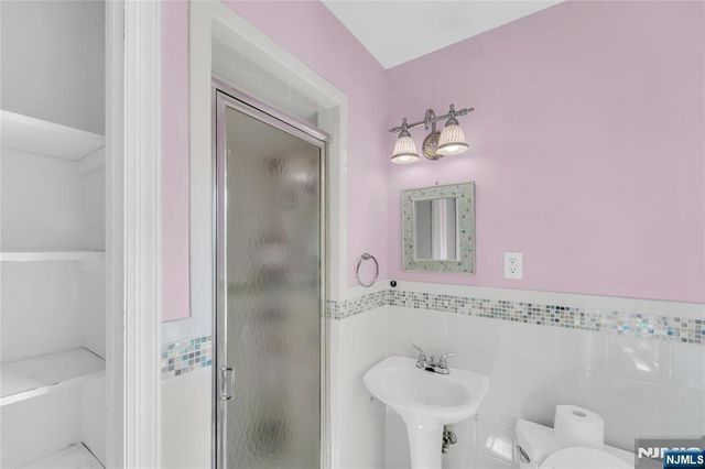40 Rickland Road, Old Tappan, NJ 07675