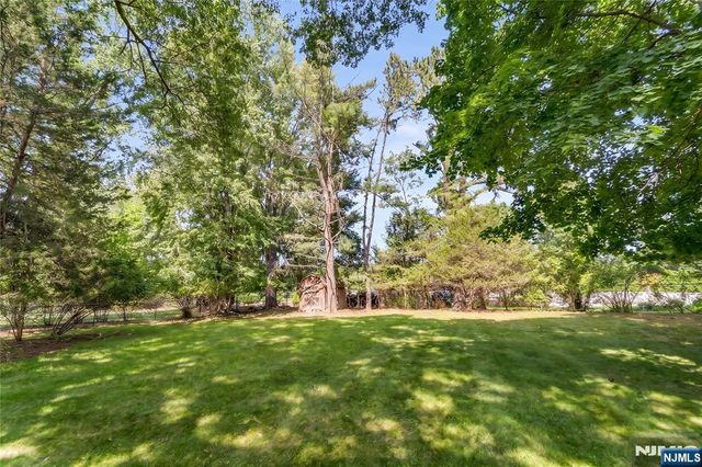 40 Rickland Road, Old Tappan, NJ 07675