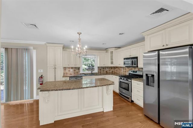40 Rickland Road, Old Tappan, NJ 07675