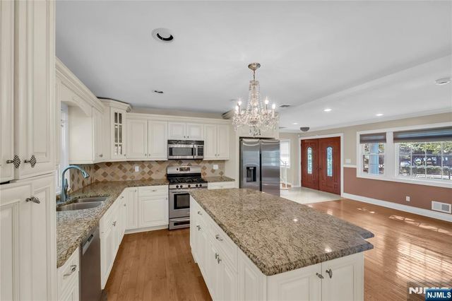 40 Rickland Road, Old Tappan, NJ 07675