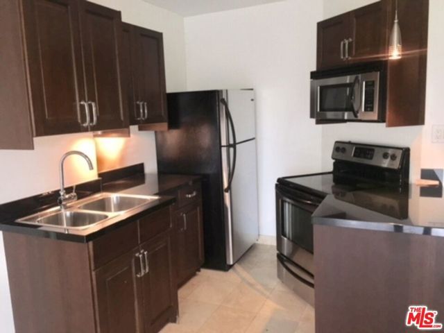 3949 Los Feliz Boulevard 206, Los Angeles, CA 90027