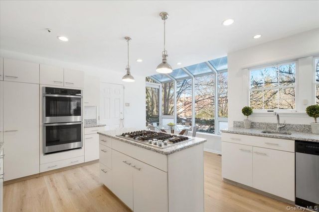 39 Alex Drive, White Plains, NY 10605