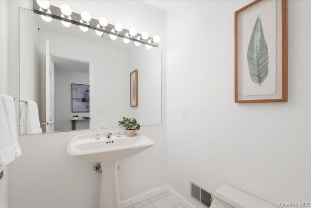 39 Alex Drive, White Plains, NY 10605