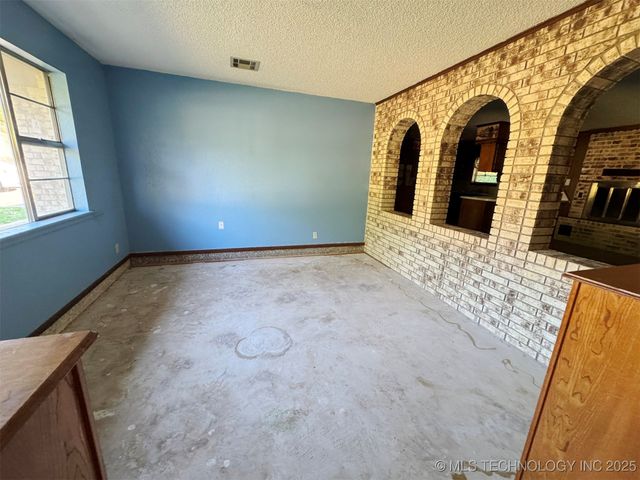 2705 Brookside Circle, Mcalester, OK 74501