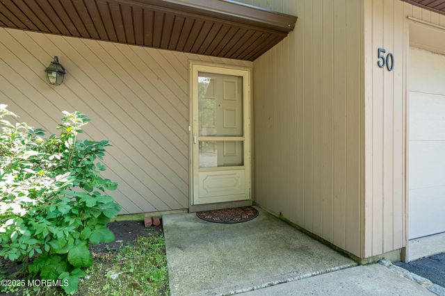 50 Lenape Trail, Tinton Falls, NJ 07724
