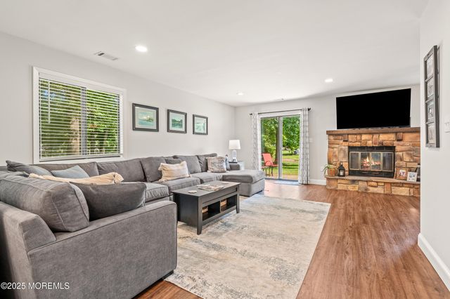 50 Lenape Trail, Tinton Falls, NJ 07724