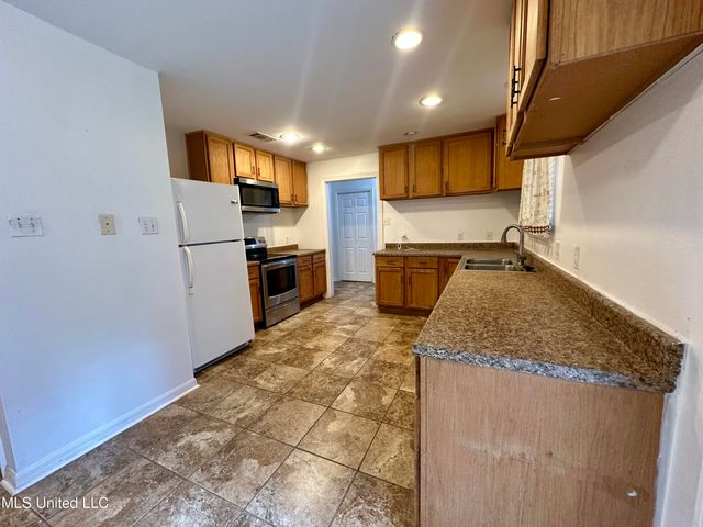 1009 Herlihy Street, Waveland, MS 39576