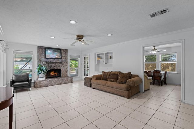 15306 Corona Del Mar Drive, Houston, TX 77083