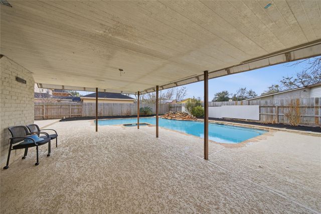 15306 Corona Del Mar Drive, Houston, TX 77083