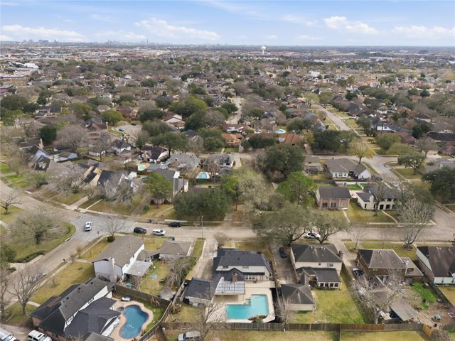 15306 Corona Del Mar Drive, Houston, TX 77083