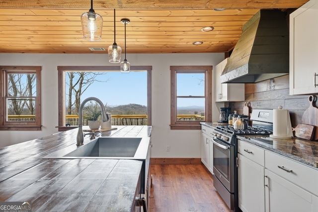 199 Highland Circle, Blue Ridge, GA 30513