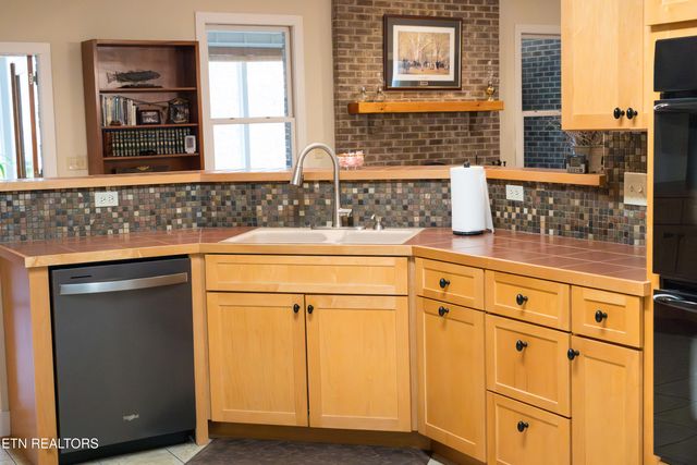 50 Hickory Trail, Norris, TN 37828