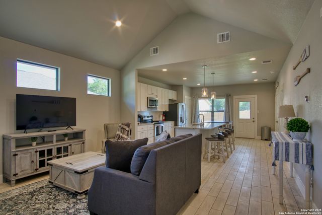 1247 Green Hill, Canyon Lake, TX 78133