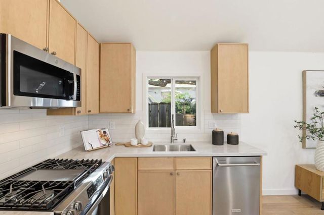 715 Roosevelt Avenue, Redwood City, CA 94061