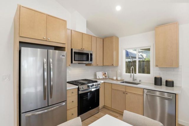 715 Roosevelt Avenue, Redwood City, CA 94061