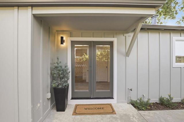 715 Roosevelt Avenue, Redwood City, CA 94061