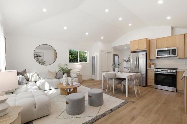 715 Roosevelt Avenue, Redwood City, CA 94061